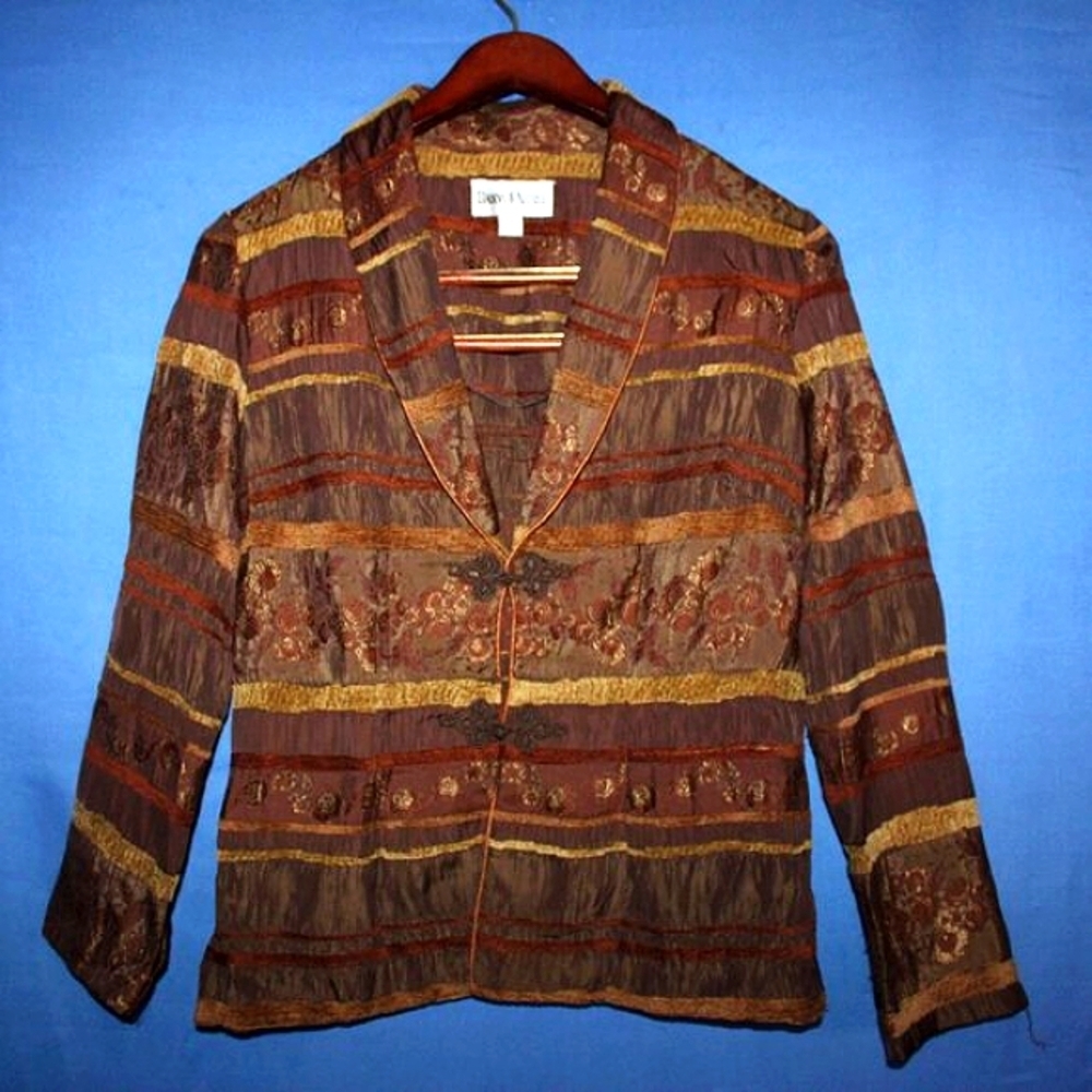 Danny & Nicole Tapestry Brocade Jacket Frog Closure 8